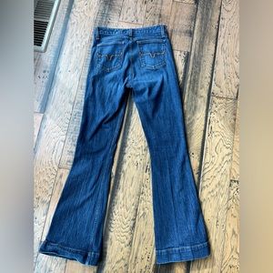 Jennifer Flare jeans!